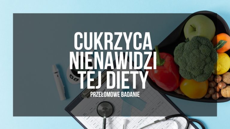 Na zdjęciu przedstawiono zestawienie różnych przedmiotów związanych z dietą i zdrowiem, skupiających się na tematyce cukrzycy. Widoczny jest glukometr, który służy do pomiaru poziomu cukru we krwi, oraz talerz pełen zdrowych, niskowęglowodanowych pokarmów, takich jak brokuły, papryka, jabłka, orzechy, co sugeruje dietę korzystną dla osób cierpiących na cukrzycę. Obok talerza znajduje się stetoskop i dokumenty z wynikami badań, co wskazuje na naukowy i medyczny kontekst diety. Nad całością umieszczono tekst „CUKRZYCA NIENAWIDZI TEJ DIETY – PRZEŁOMOWE BADANIE”, co sugeruje, że prezentowana dieta może mieć pozytywny wpływ na kontrolę cukrzycy, być może w wyniku nowych odkryć naukowych.