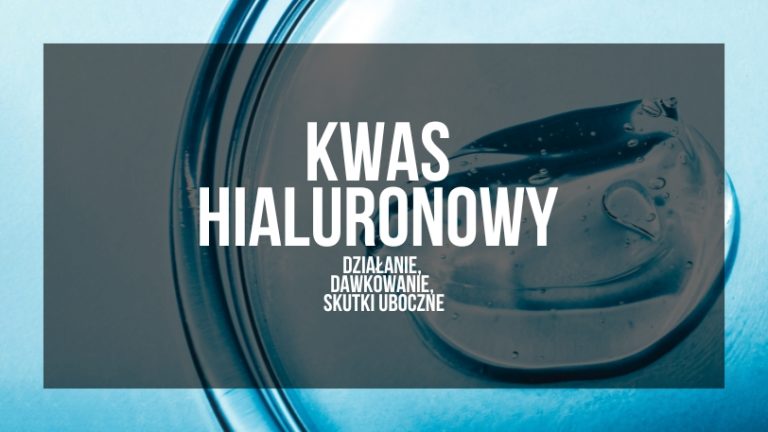 Na obrazie widzimy wizualizację kwasu hialuronowego przedstawioną jako gęsty, przezroczysty żel w szklanym pojemniku, który podkreśla jego teksturę i właściwości nawilżające. Nad kompozycją znajduje się napis „KWAS HIALURONOWY” w dużych literach, a poniżej dodatkowe informacje „DZIAŁANIE, DAWKOWANIE, SKUTKI UBOCZNE”, co sugeruje edukacyjne wykorzystanie grafiki, mające na celu wyjaśnienie właściwości tego popularnego składnika w kosmetyce.