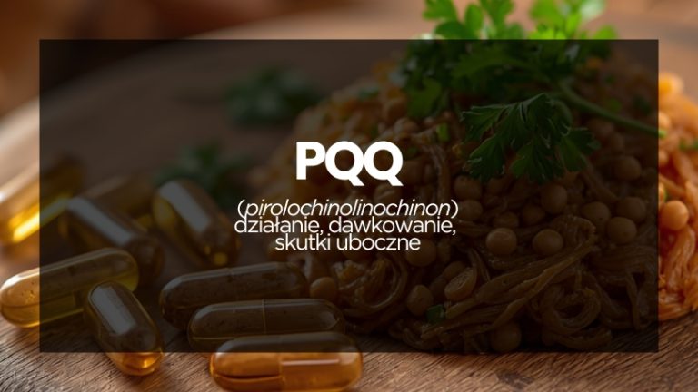 Obrazek główny do wpisu na blogu na temat pqq działanie, dawkowanie, skutki uboczne. w tle natto, pietruszka i kapsułki.